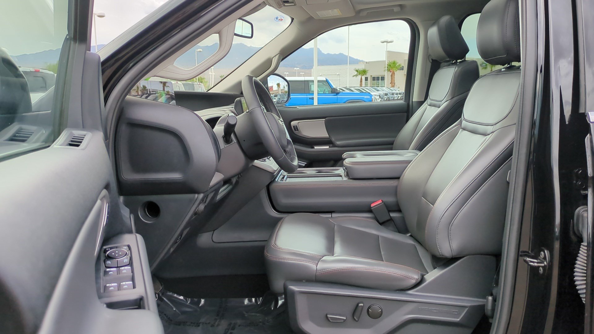 Used 2025 Ford Expedition Active AWD/4WD image 14