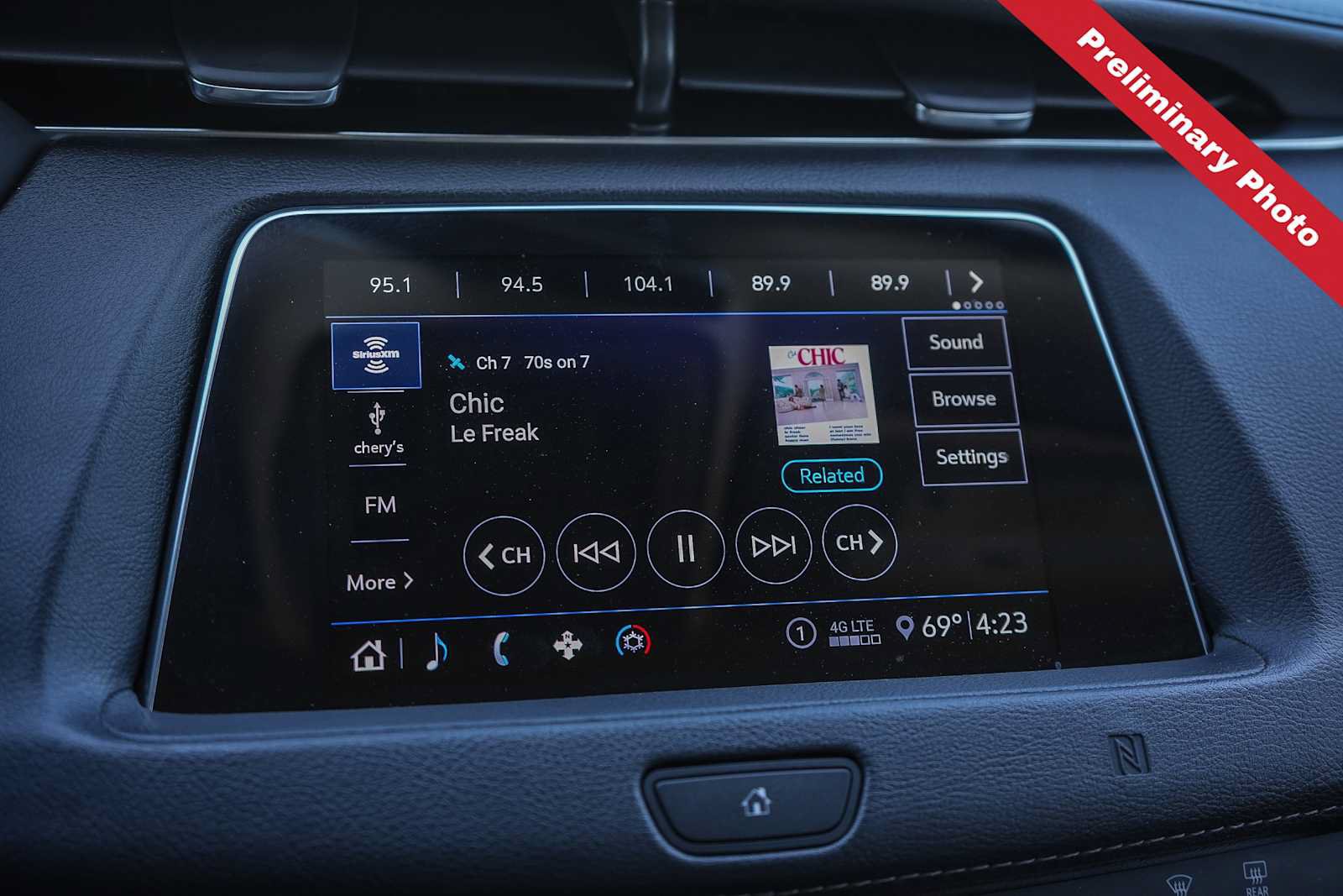 Used 2020 Cadillac XT4 Premium Luxury FWD image 18