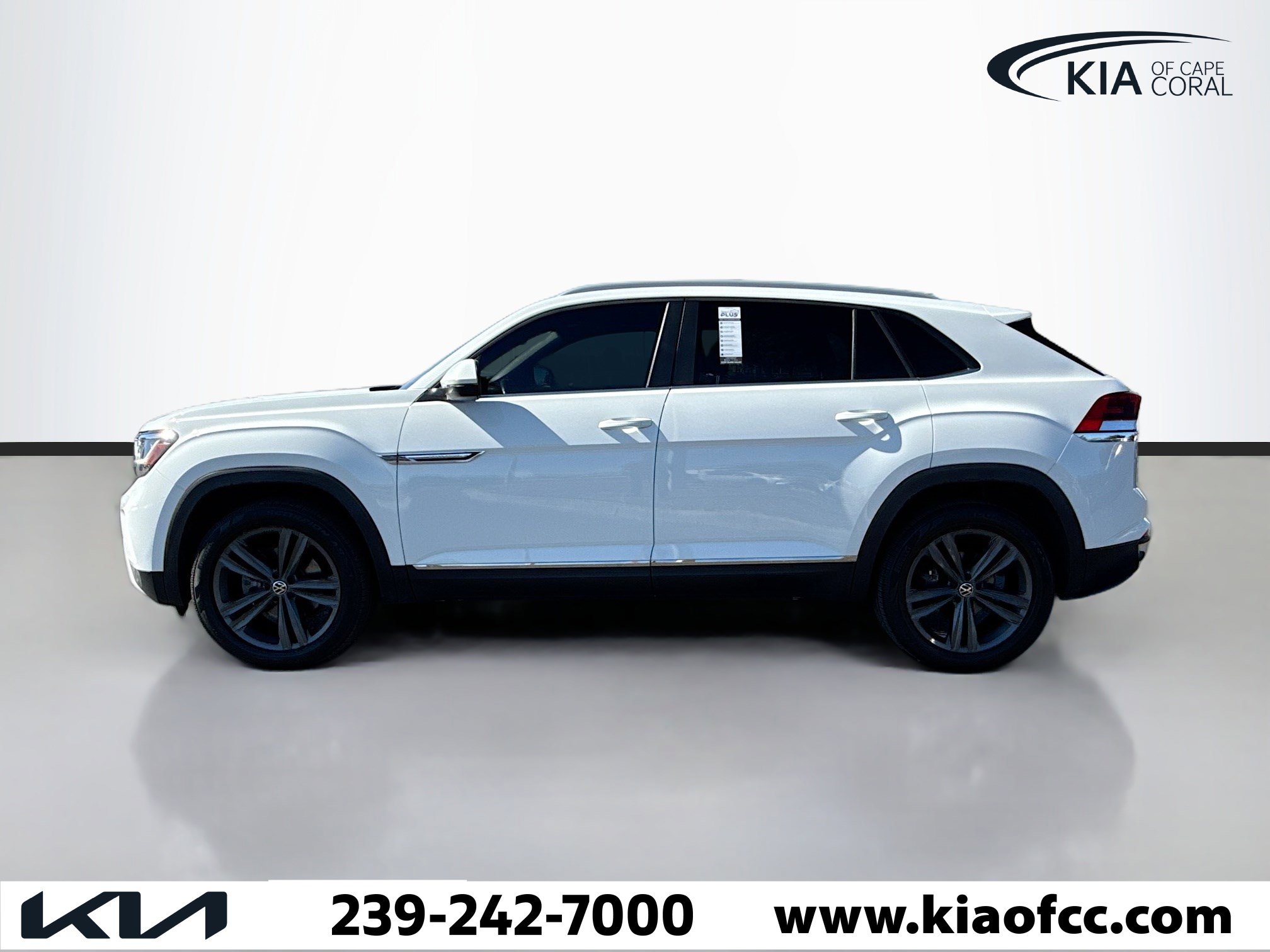 Used 2020 Volkswagen Atlas Cross Sport SE w/ Towing Package image 2