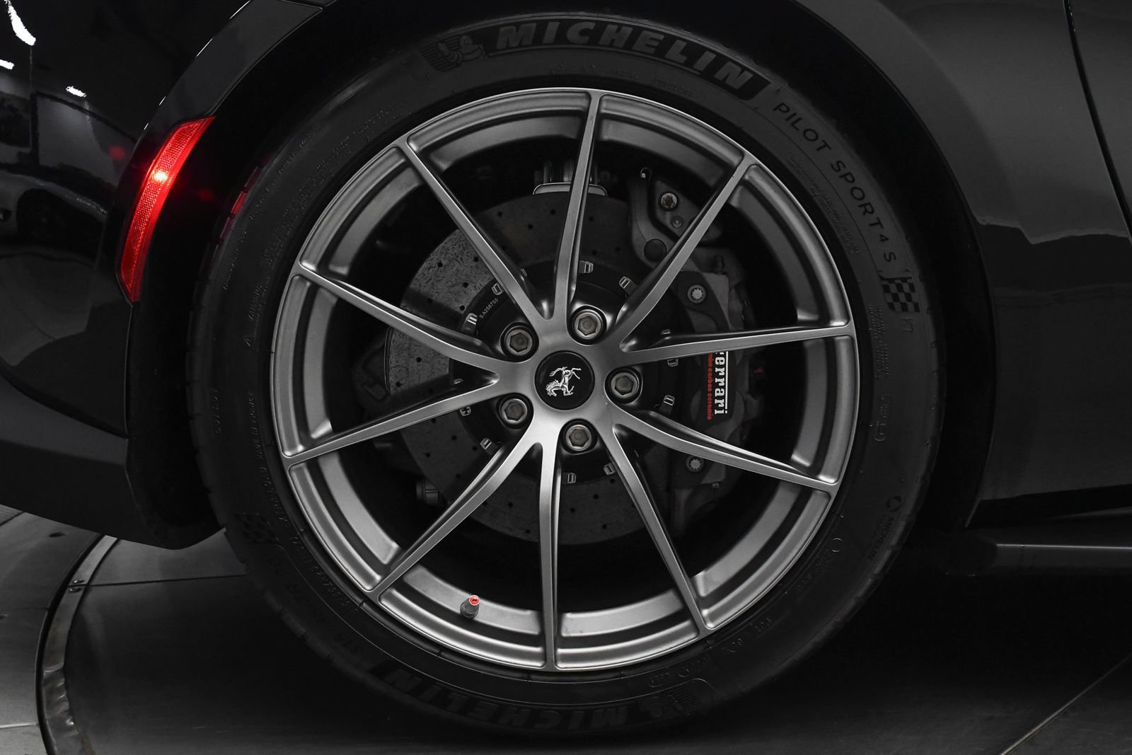 Used 2018 Ferrari 812 Superfast RWD image 49