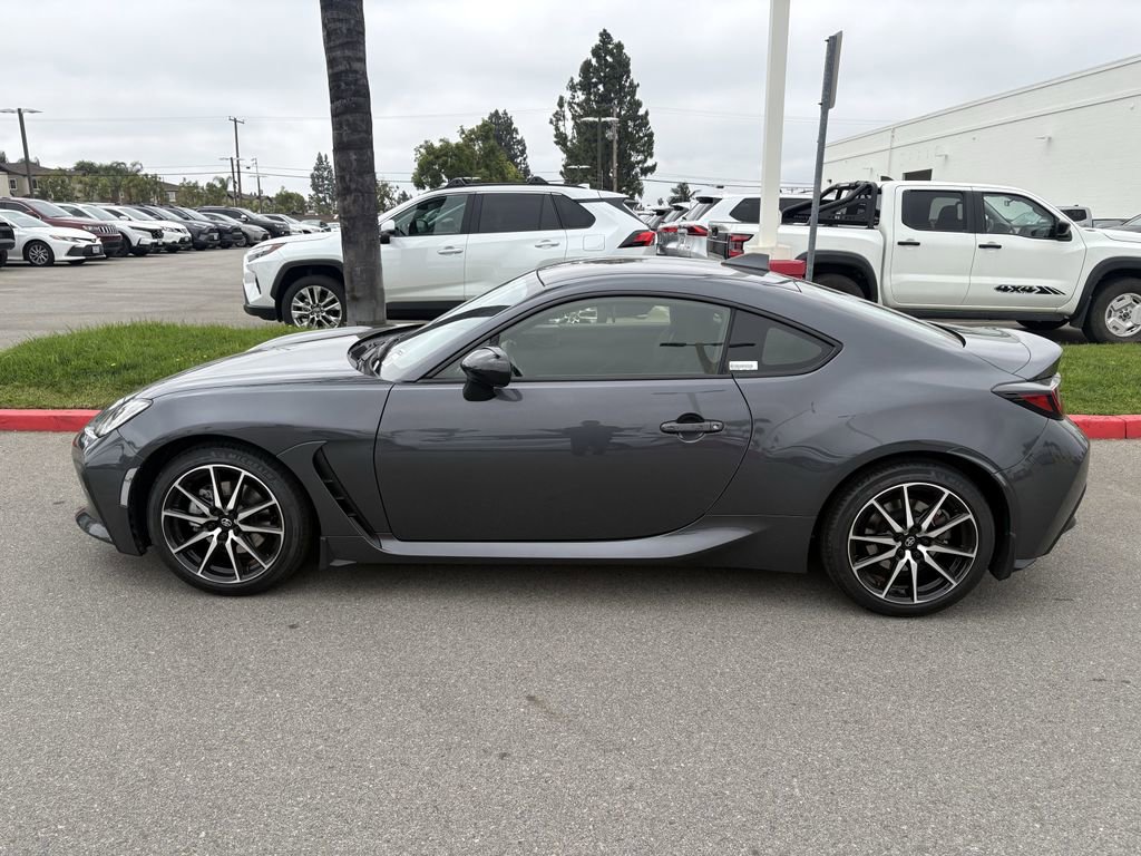 Used 2024 Toyota GR86 RWD image 2