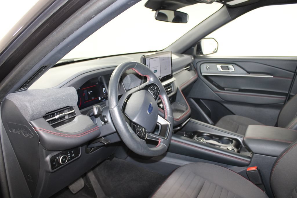 Used 2025 Ford Explorer ST-Line AWD/4WD image 16