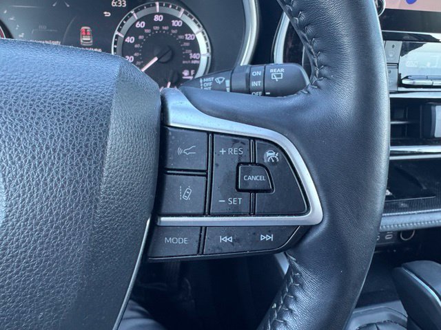 Used 2023 Toyota Highlander XLE FWD image 22