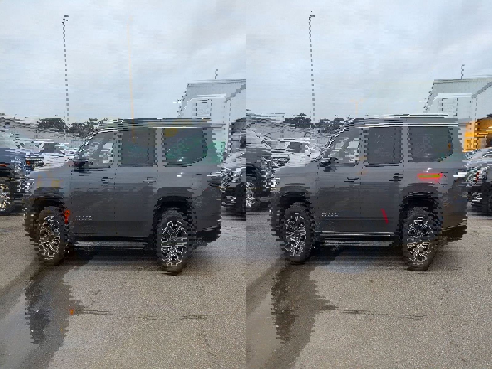 Used 2024 Jeep Wagoneer Series II image 2