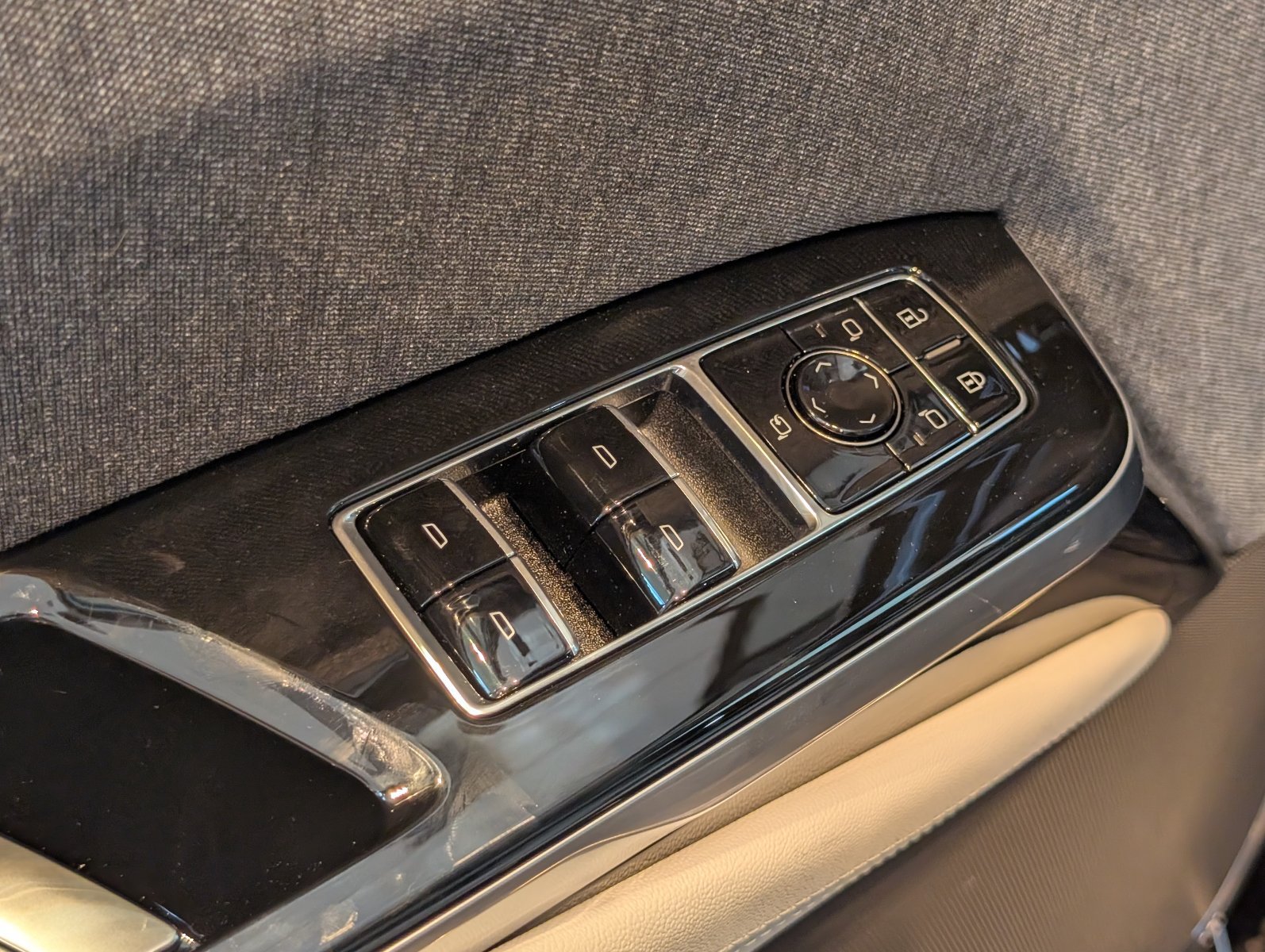 New 2026 Cadillac Escalade V w/ LPO, ONYX Package AWD/4WD image 11