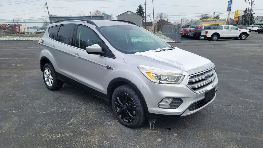 Used 2017 Ford Escape SE w/ Equipment Group 201A image 9
