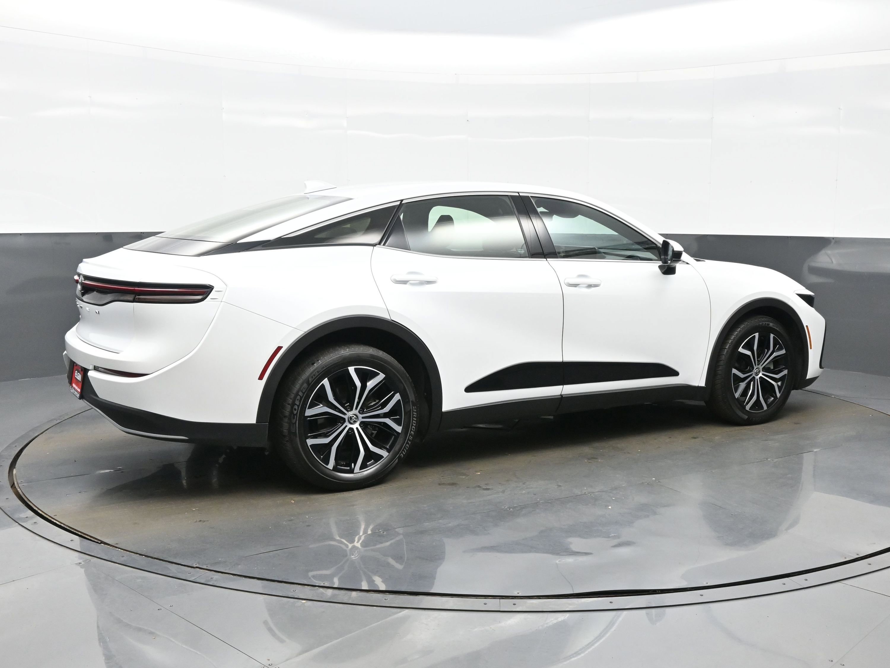 Used 2024 Toyota Crown XLE AWD/4WD image 6