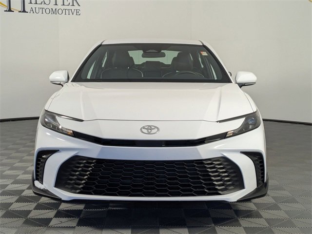 Used 2025 Toyota Camry SE image 3