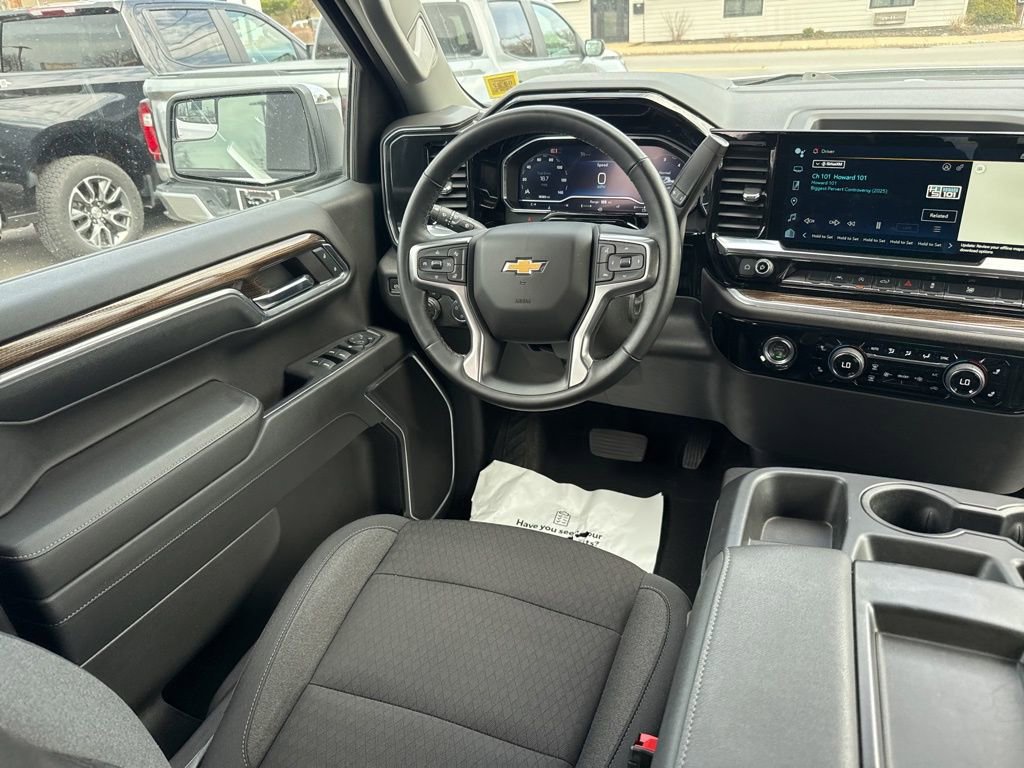 Used 2024 Chevrolet Silverado 1500 LT image 11