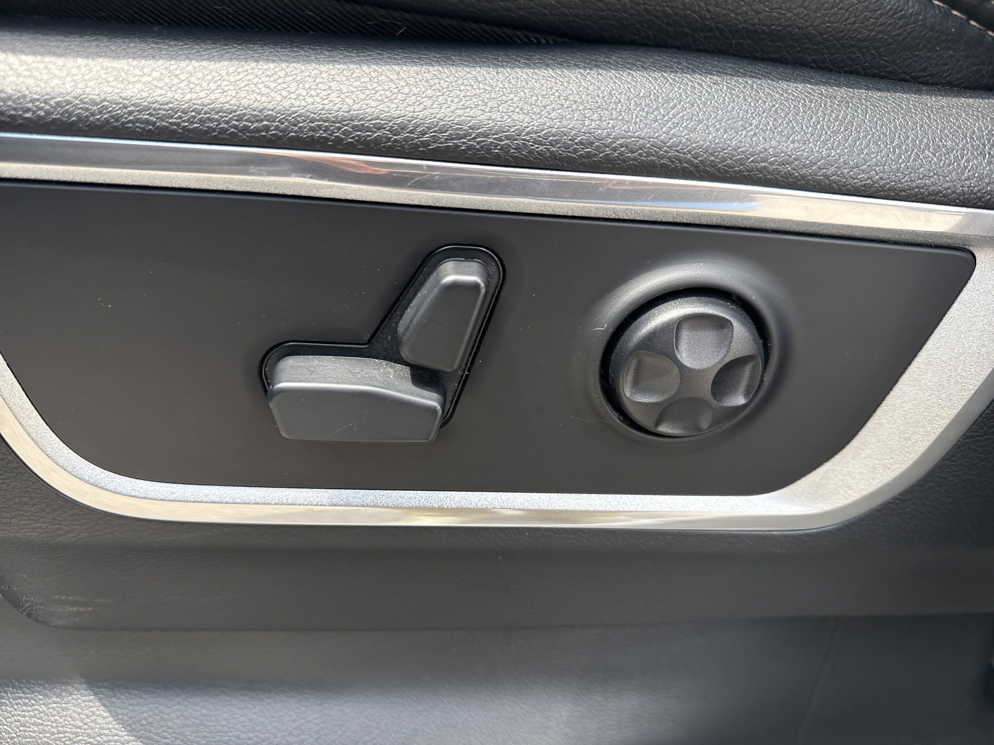 Used 2021 RAM 1500 Laramie AWD/4WD image 10