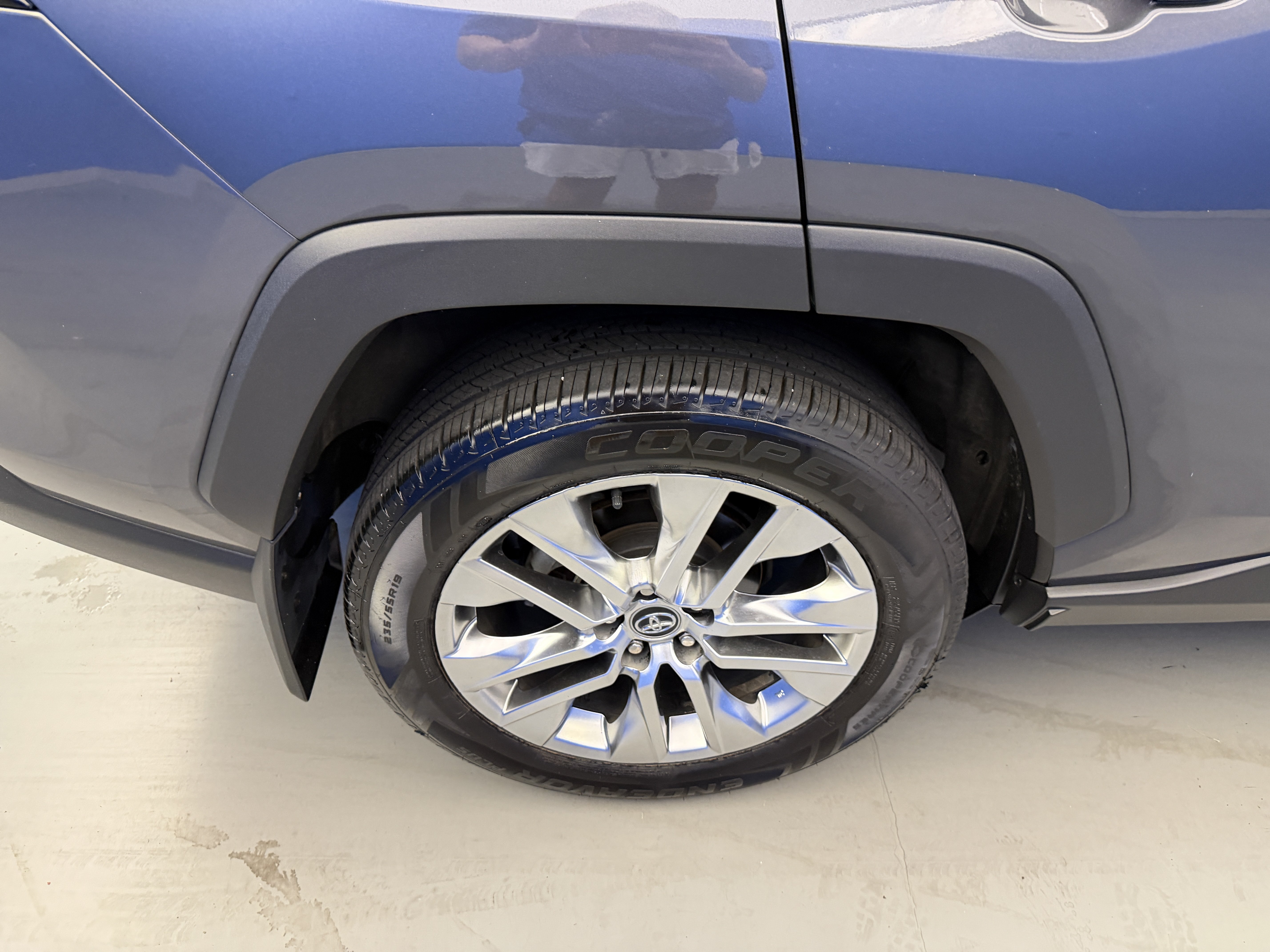 Used 2020 Toyota RAV4 XLE Premium AWD/4WD image 8