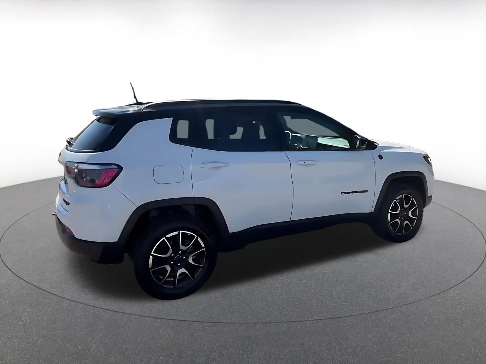 Used 2025 Jeep Compass Trailhawk AWD/4WD image 15