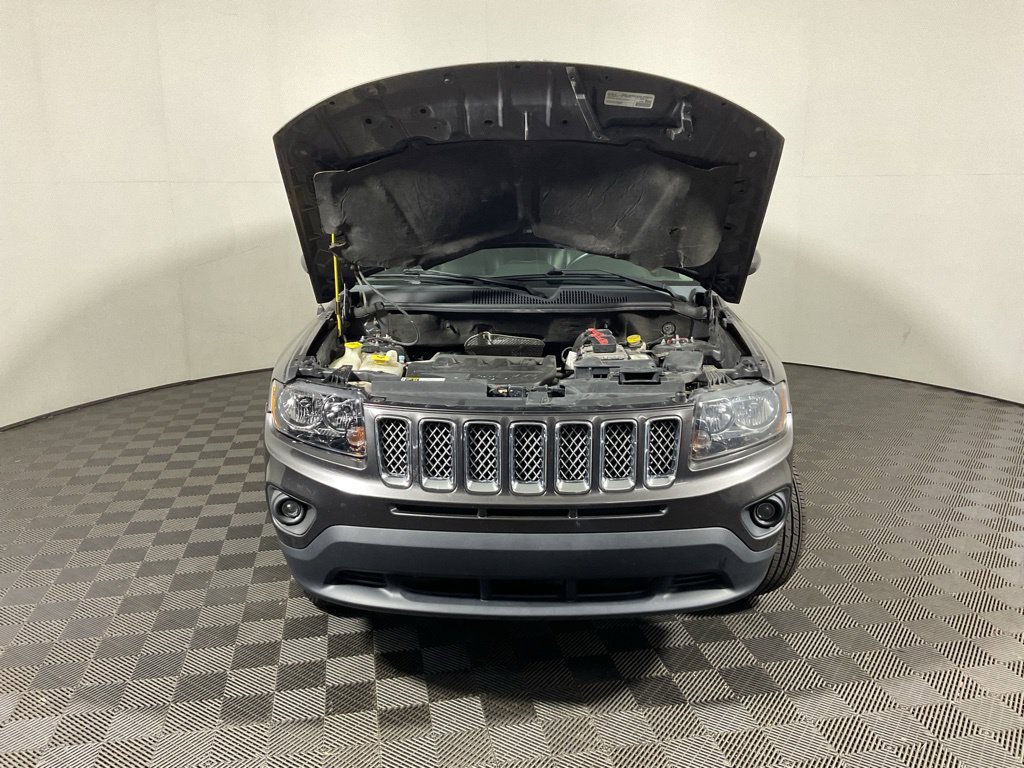 Used 2016 Jeep Compass Latitude AWD/4WD image 5