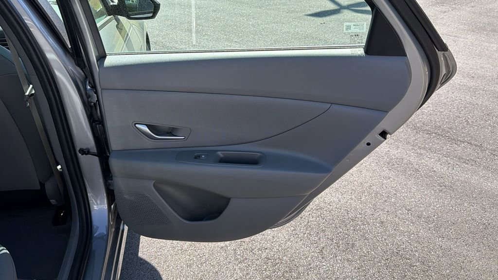 New 2026 Hyundai Elantra SE FWD image 17