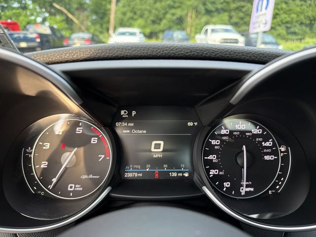 Used 2023 Alfa Romeo Giulia Veloce AWD/4WD image 19