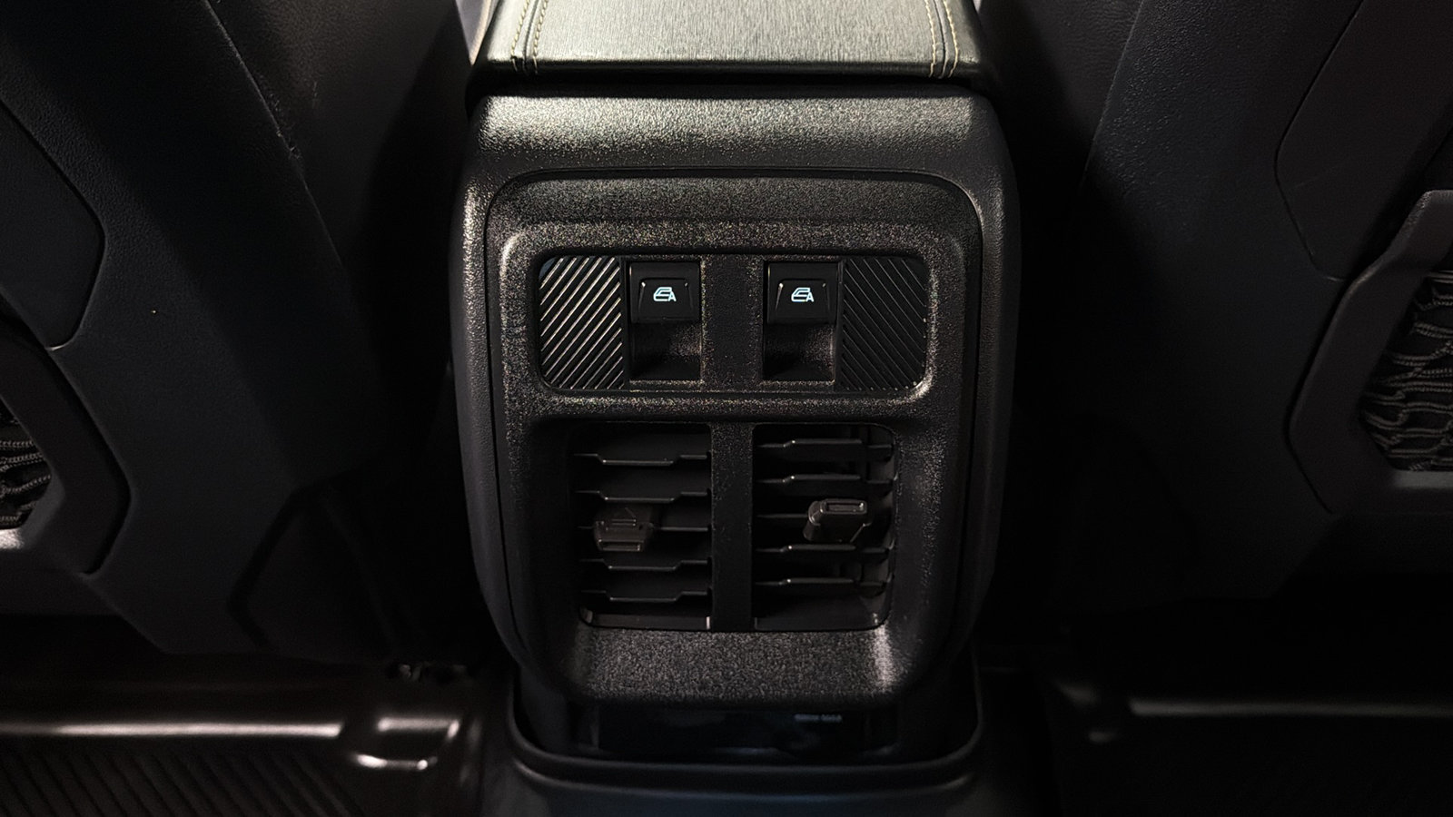 Used 2025 Ford Bronco Badlands w/ Black Appearance Package AWD/4WD image 35
