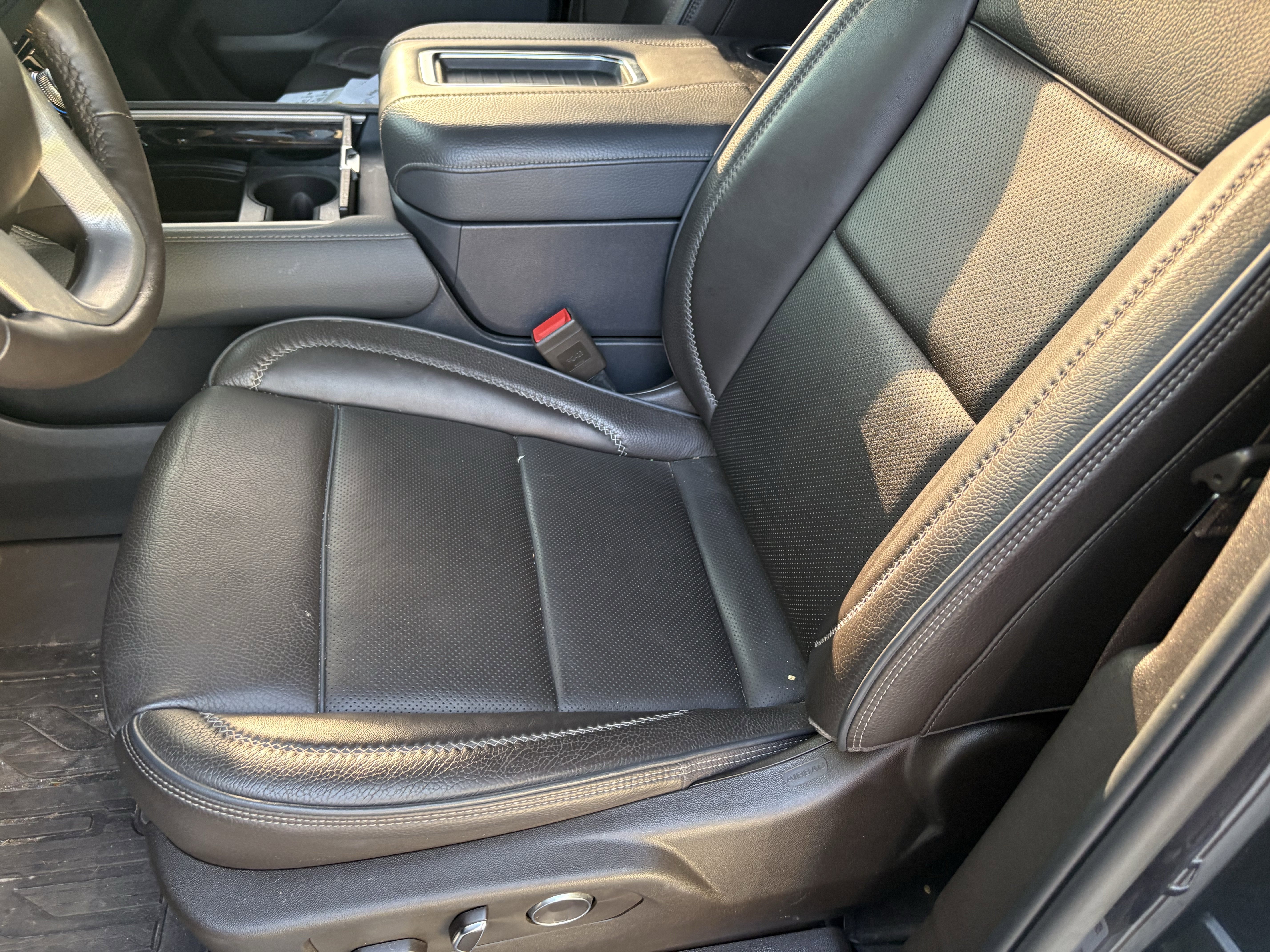 Used 2024 GMC Yukon Denali w/ Advanced Technology Package image 10