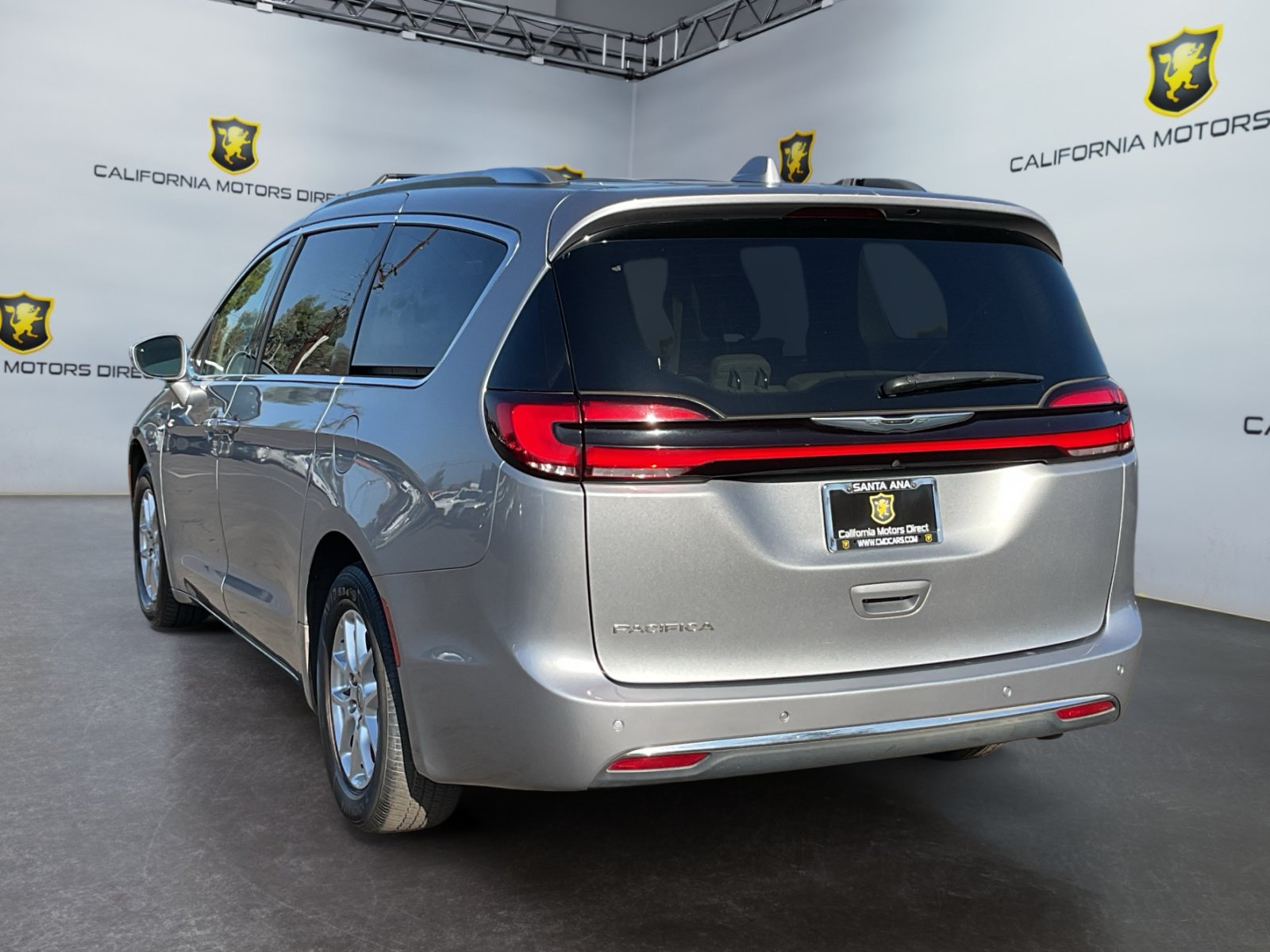 Used 2021 Chrysler Pacifica Touring-L FWD image 7