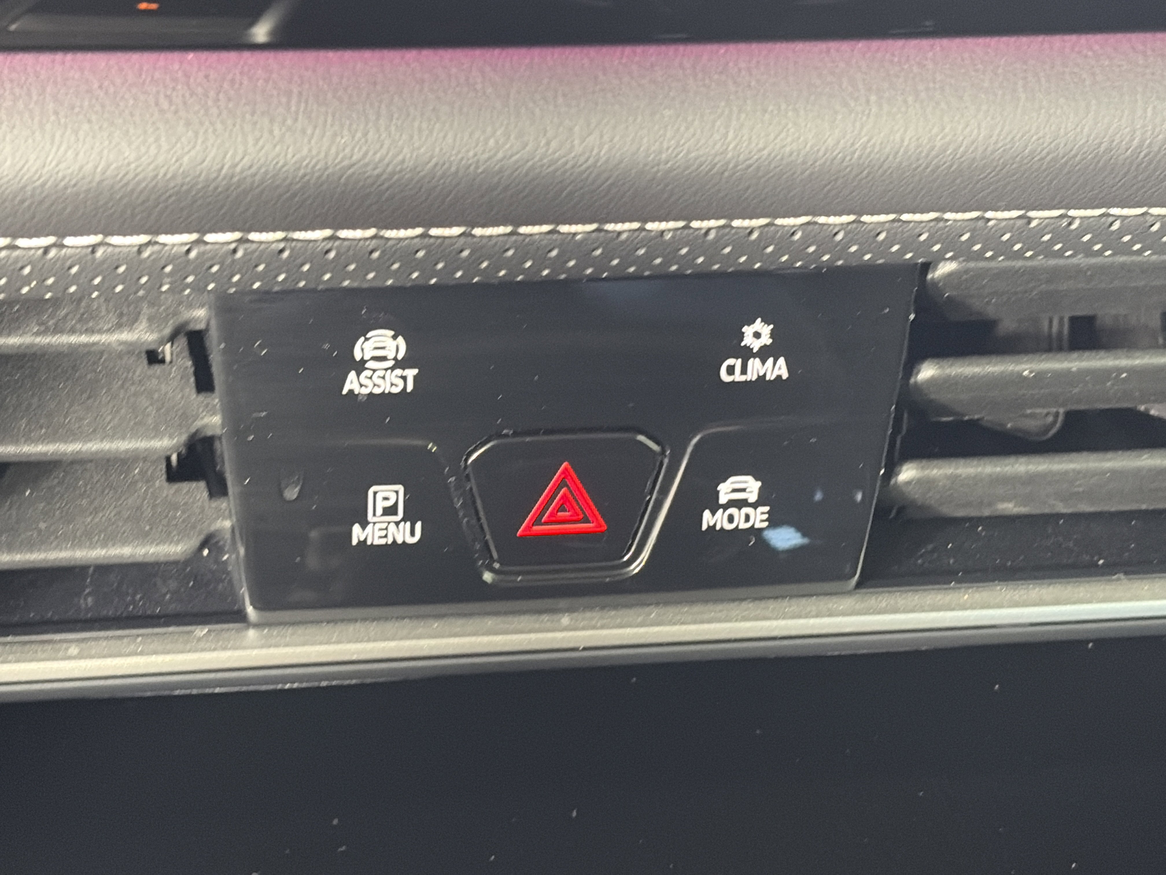 Used 2025 Volkswagen Atlas SEL image 26