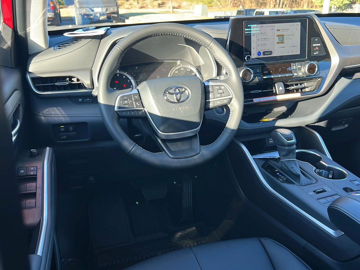 New 2026 Toyota Highlander XLE image 17