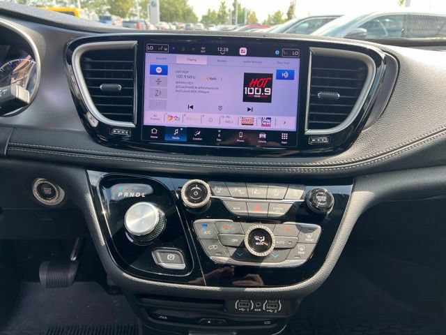 Used 2025 Chrysler Pacifica Select w/ Uconnect Theater Family Group AWD/4WD image 16