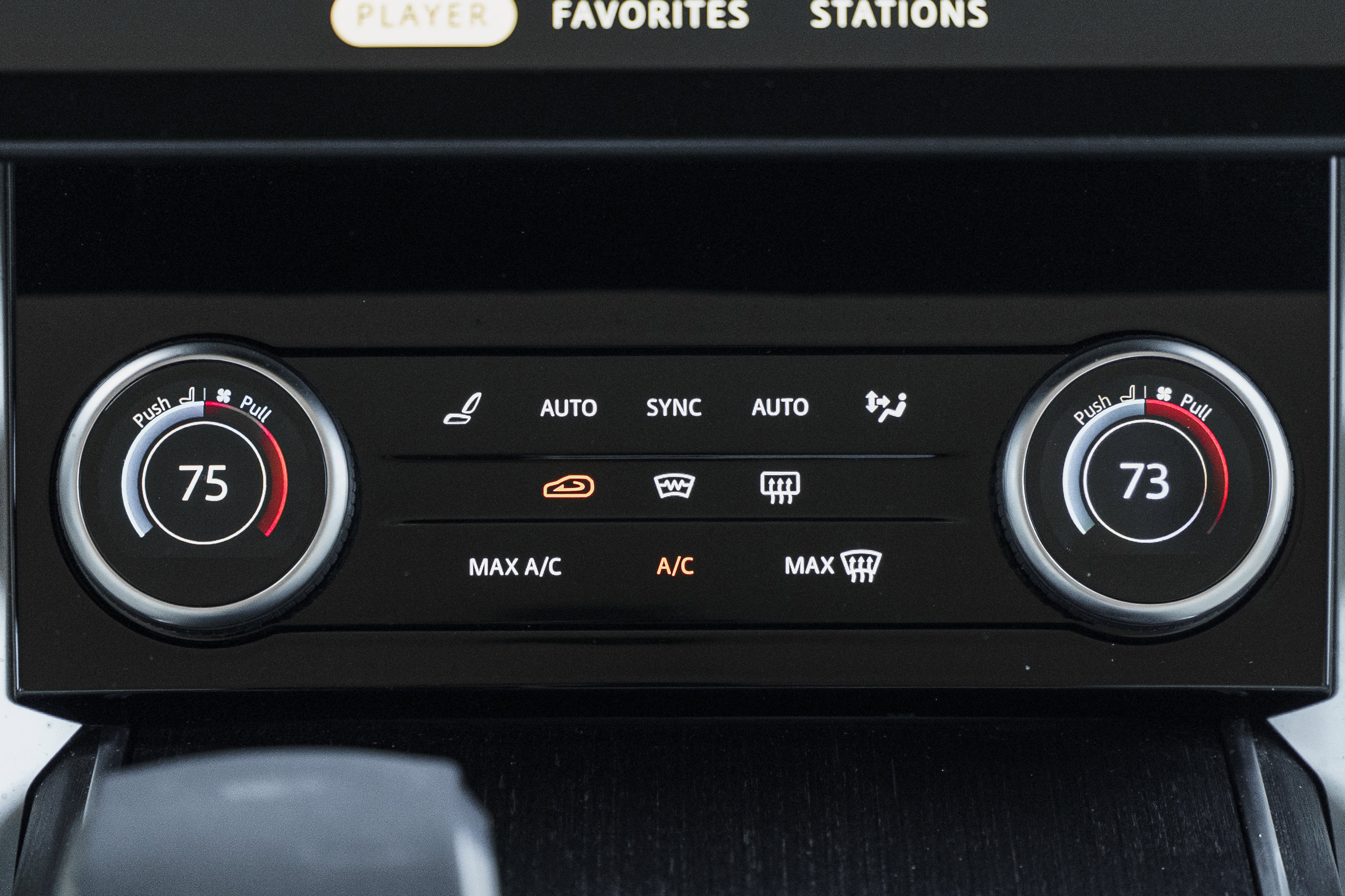 Used 2023 Land Rover Range Rover SE image 12