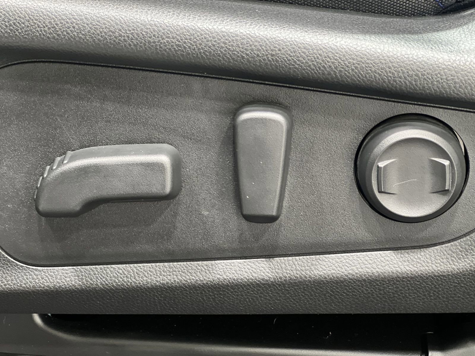 Certified 2025 Subaru Forester Limited image 12