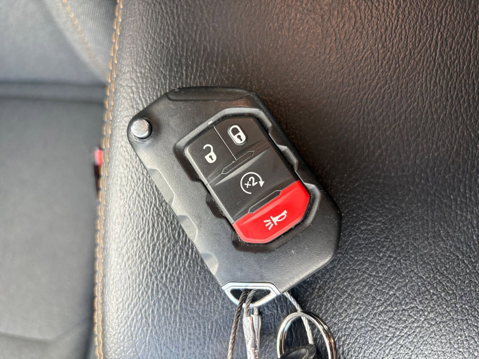 Used 2025 Jeep Wrangler Unlimited Sahara AWD/4WD image 21