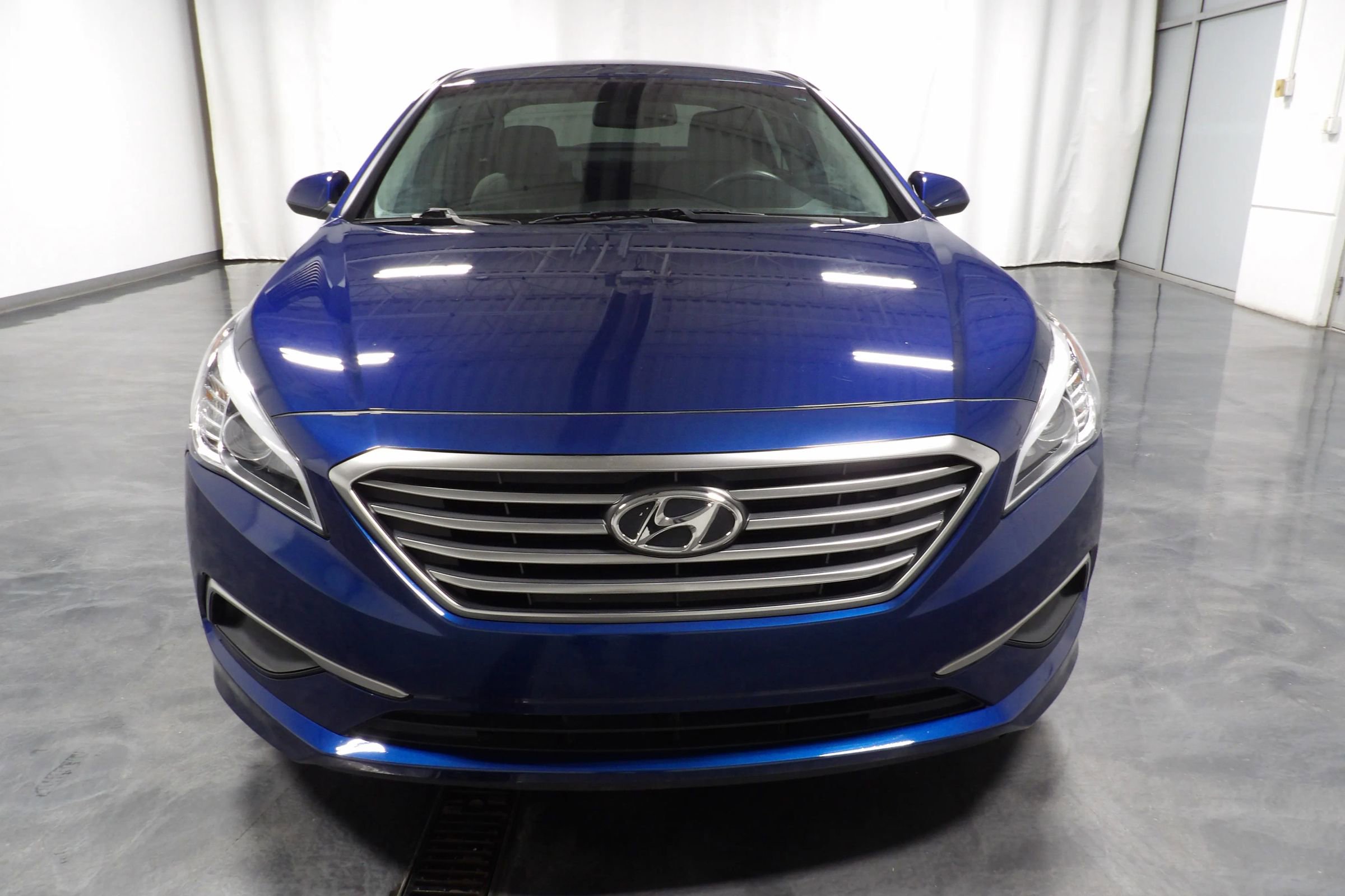 Used 2017 Hyundai Sonata SE image 3