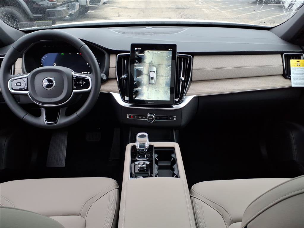 New 2026 Volvo XC90 T8 Plus w/ Protection Package Premier AWD/4WD image 4