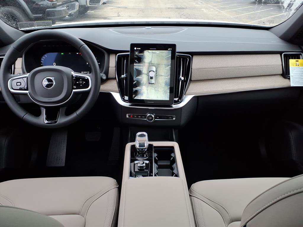 New 2026 Volvo XC90 T8 Plus w/ Protection Package Premier image 4