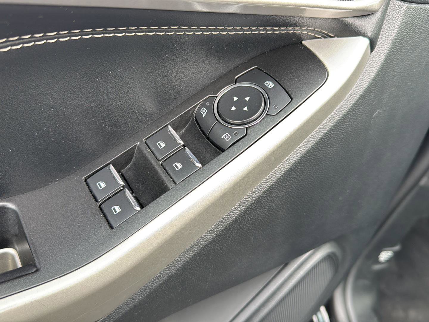 Used 2022 Ford Explorer XLT w/ Equipment Group 202A image 29