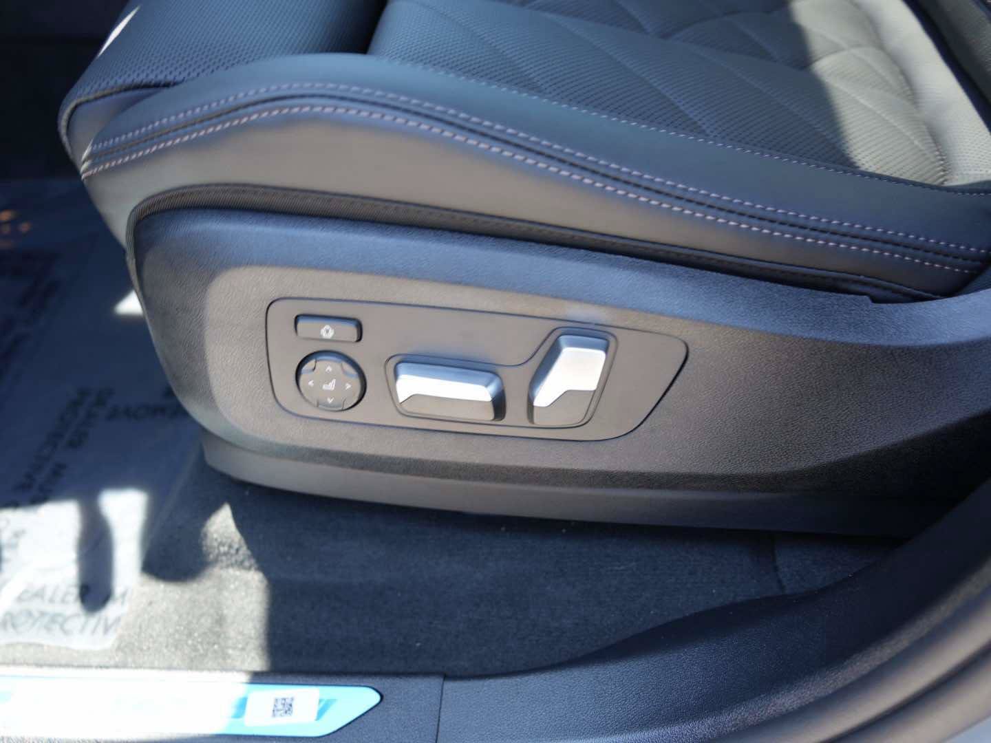 Used 2026 BMW X5 sDrive40i w/ M Sport Package RWD image 16