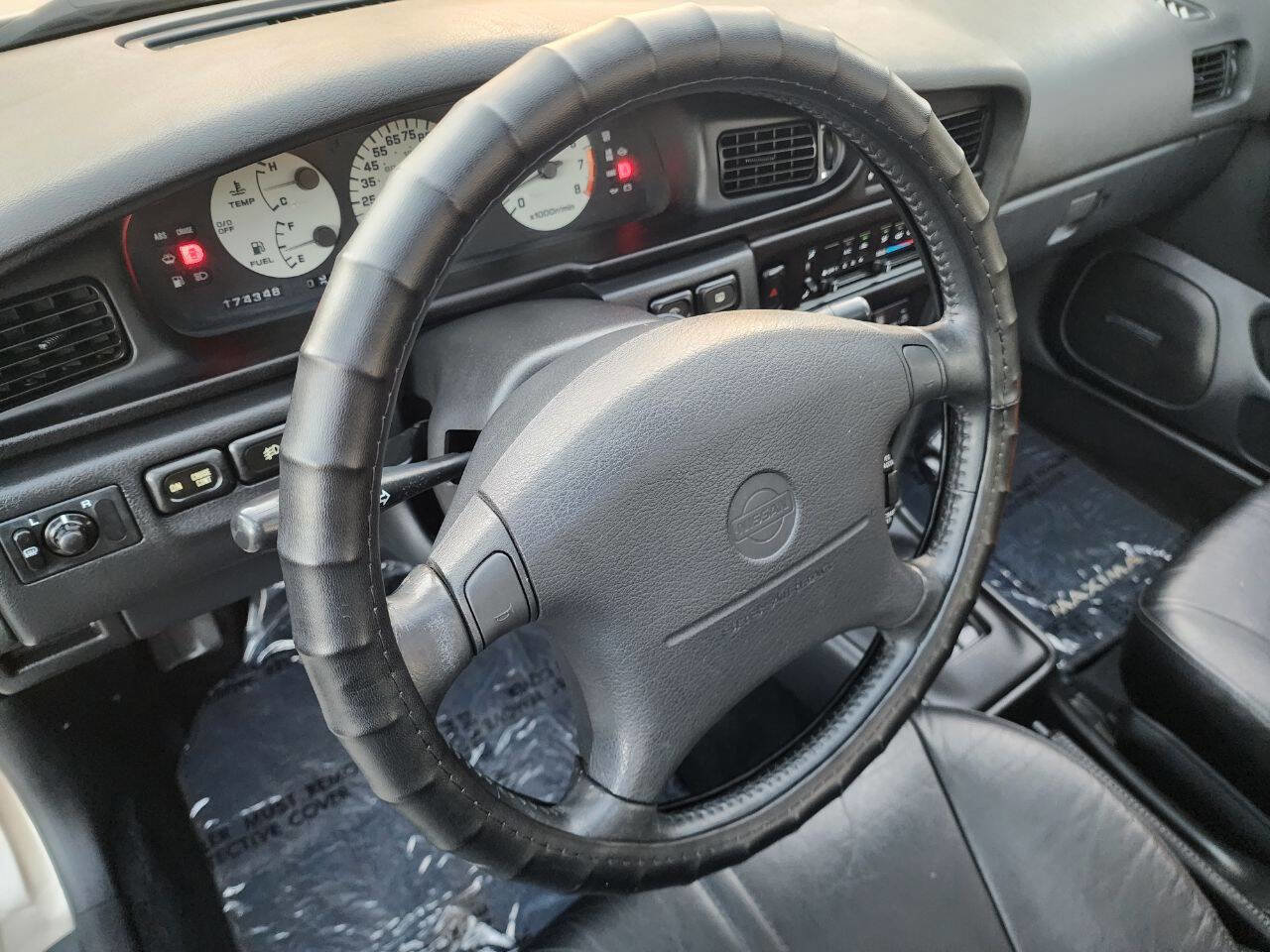 Used 1994 Nissan Maxima SE image 18