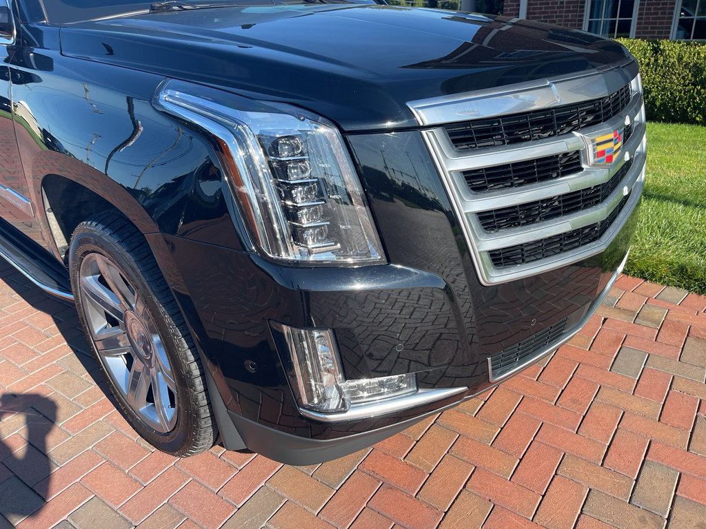 Used 2019 Cadillac Escalade Premium Luxury AWD/4WD image 4