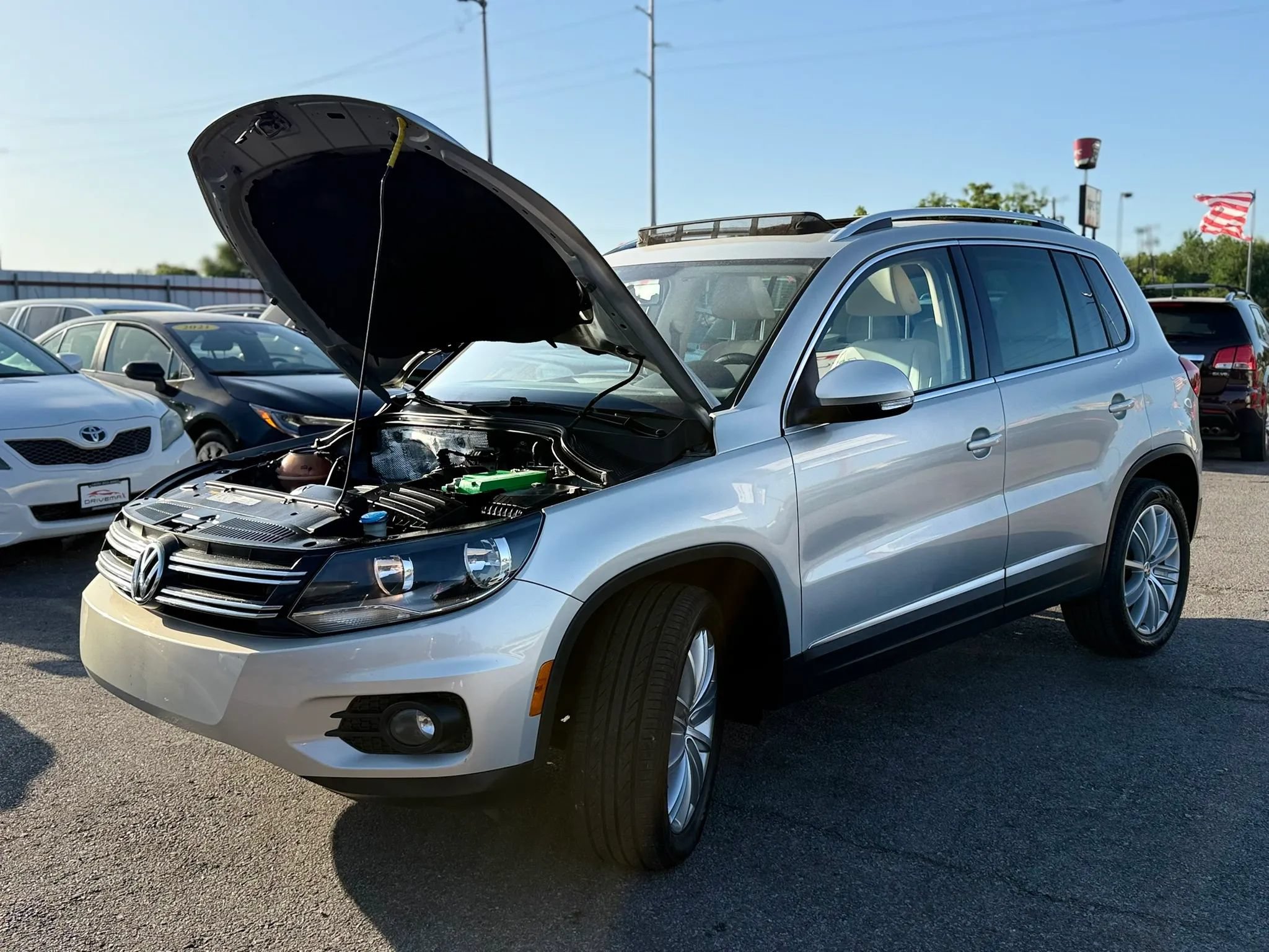 Used 2014 Volkswagen Tiguan SEL FWD image 16