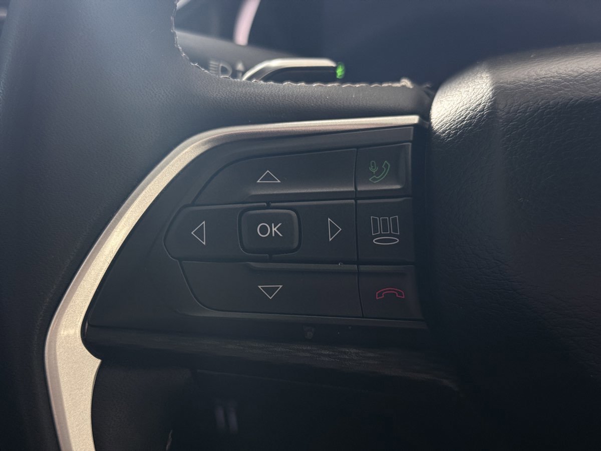 Used 2023 Jeep Grand Cherokee Laredo w/ Luxury Tech Group I image 48