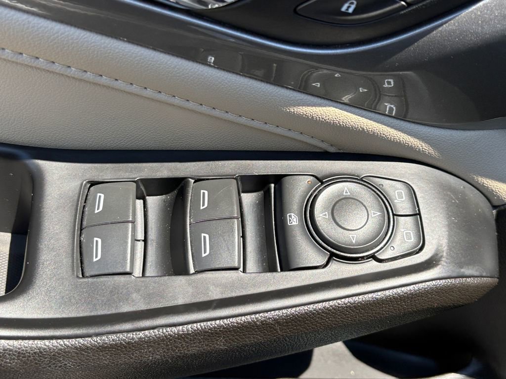 Used 2023 Chevrolet Traverse LS FWD image 11