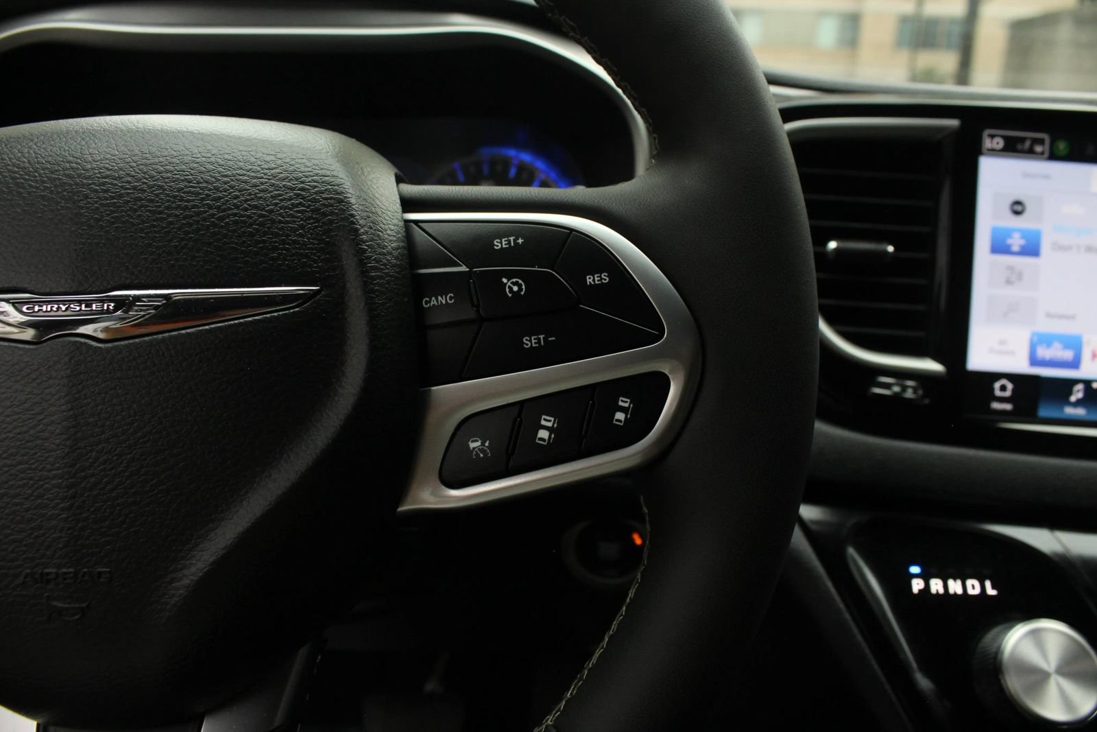 Used 2026 Chrysler Pacifica Select FWD image 29