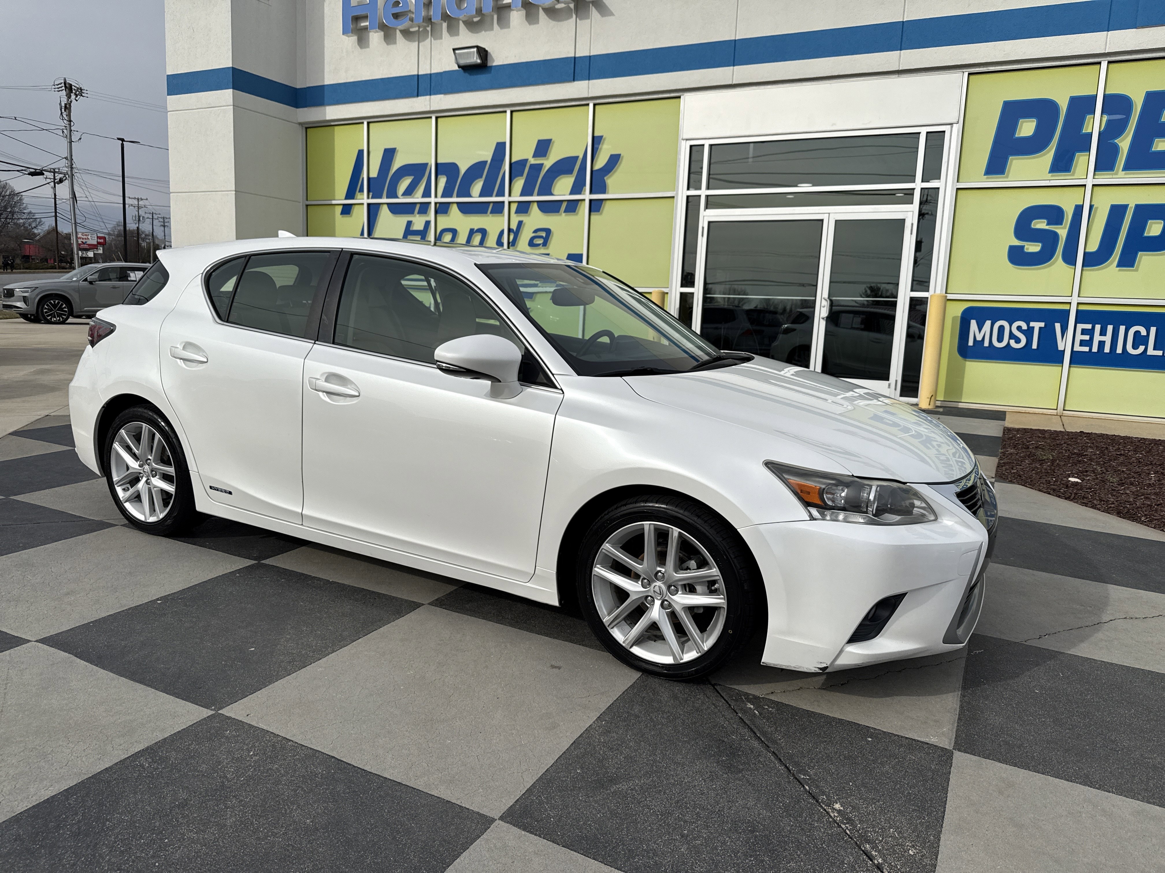 Used 2015 Lexus CT 200h w/ Navigation Package image 2