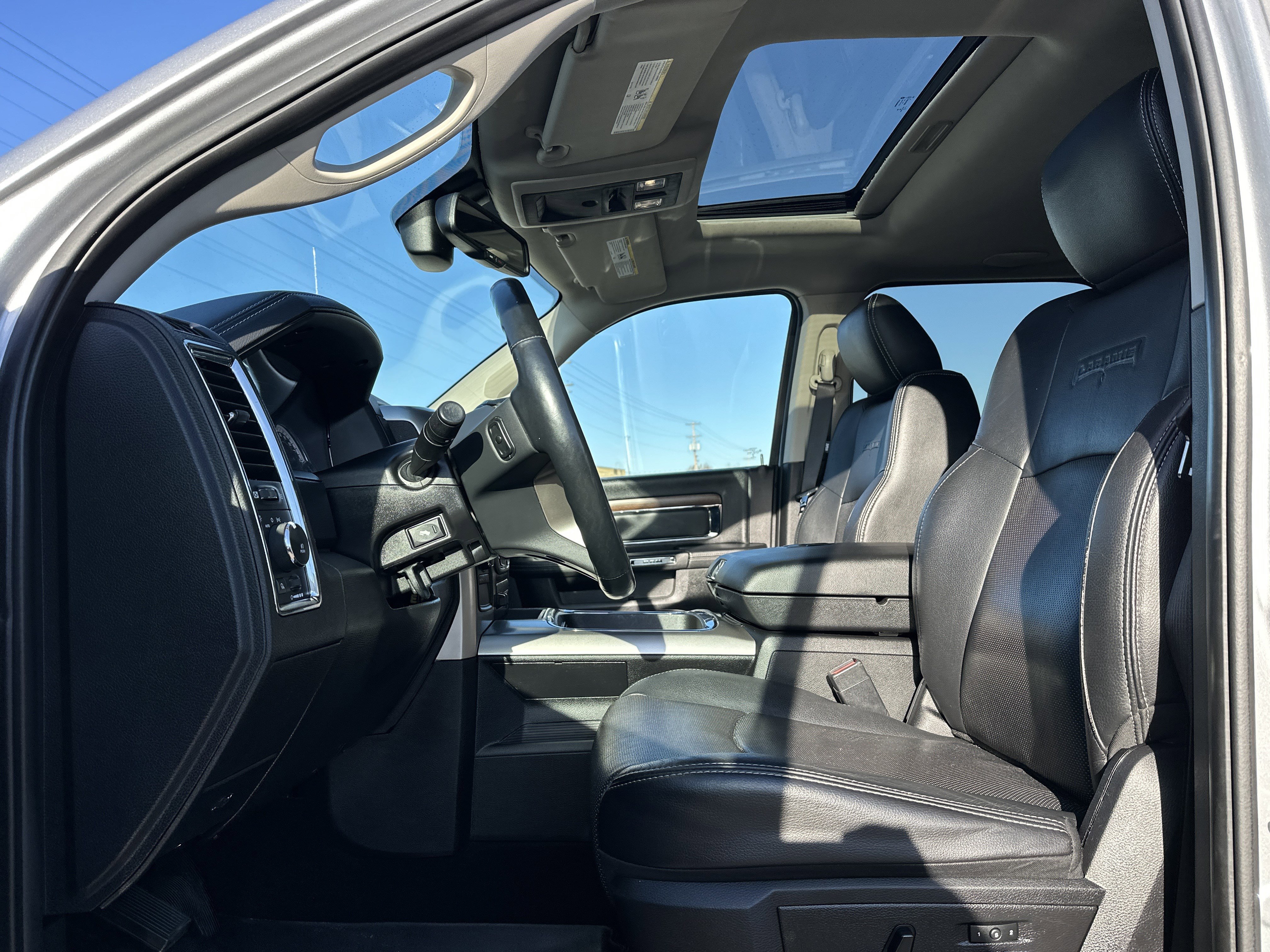 Used 2016 RAM 2500 Laramie w/ Convenience Group image 10