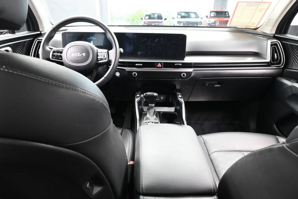 Used 2025 Kia Sorento S w/ Panoramic Sunroof Package FWD image 43