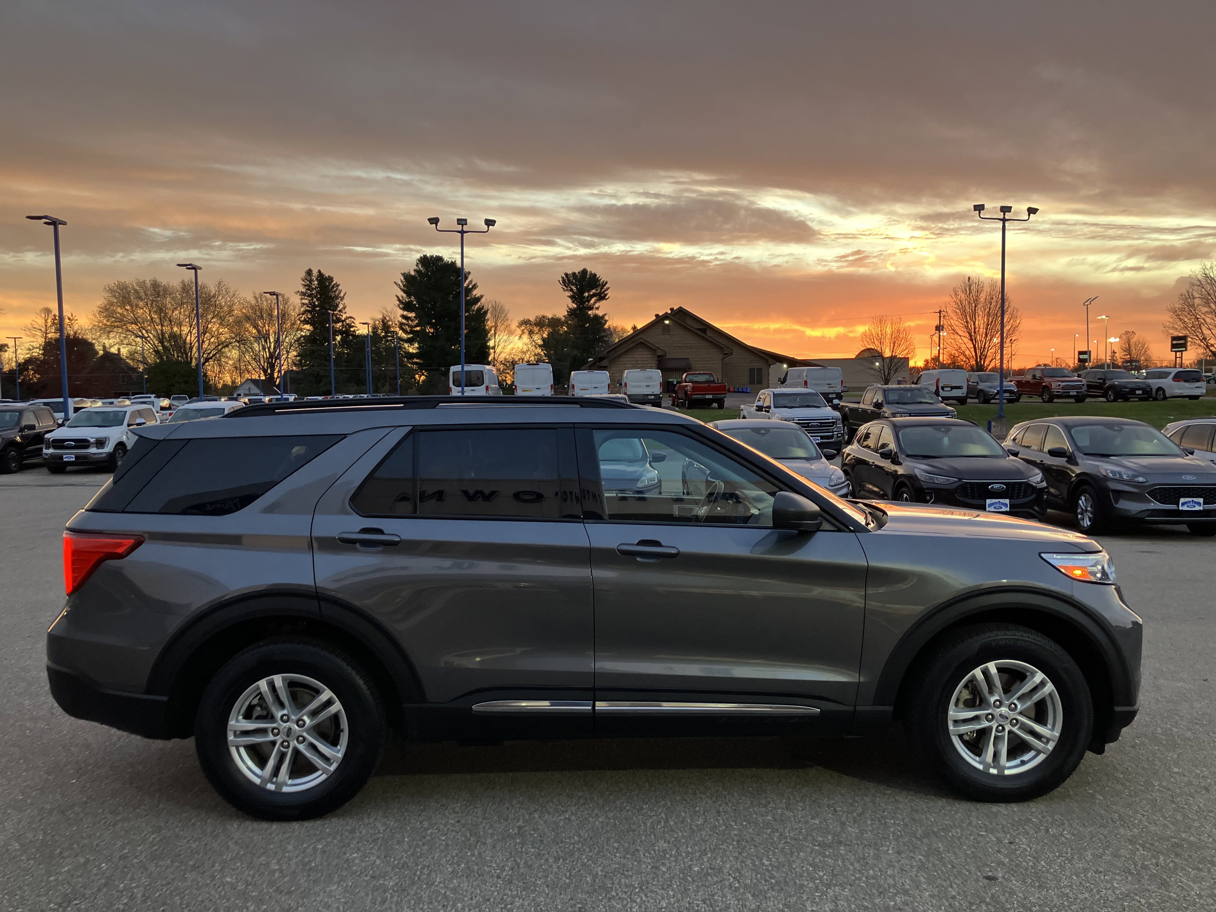 Used 2023 Ford Explorer XLT w/ Equipment Group 202A AWD/4WD image 5