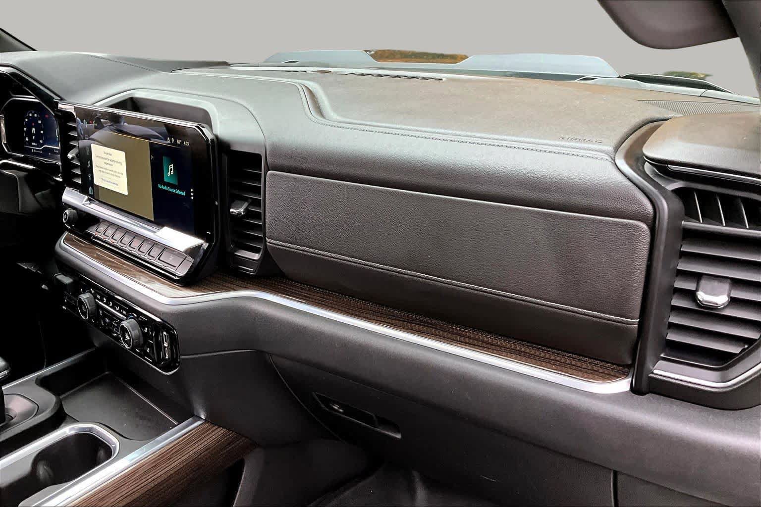 Used 2022 Chevrolet Silverado 1500 LT Trail Boss w/ LT Trail Boss Premium Package AWD/4WD image 18