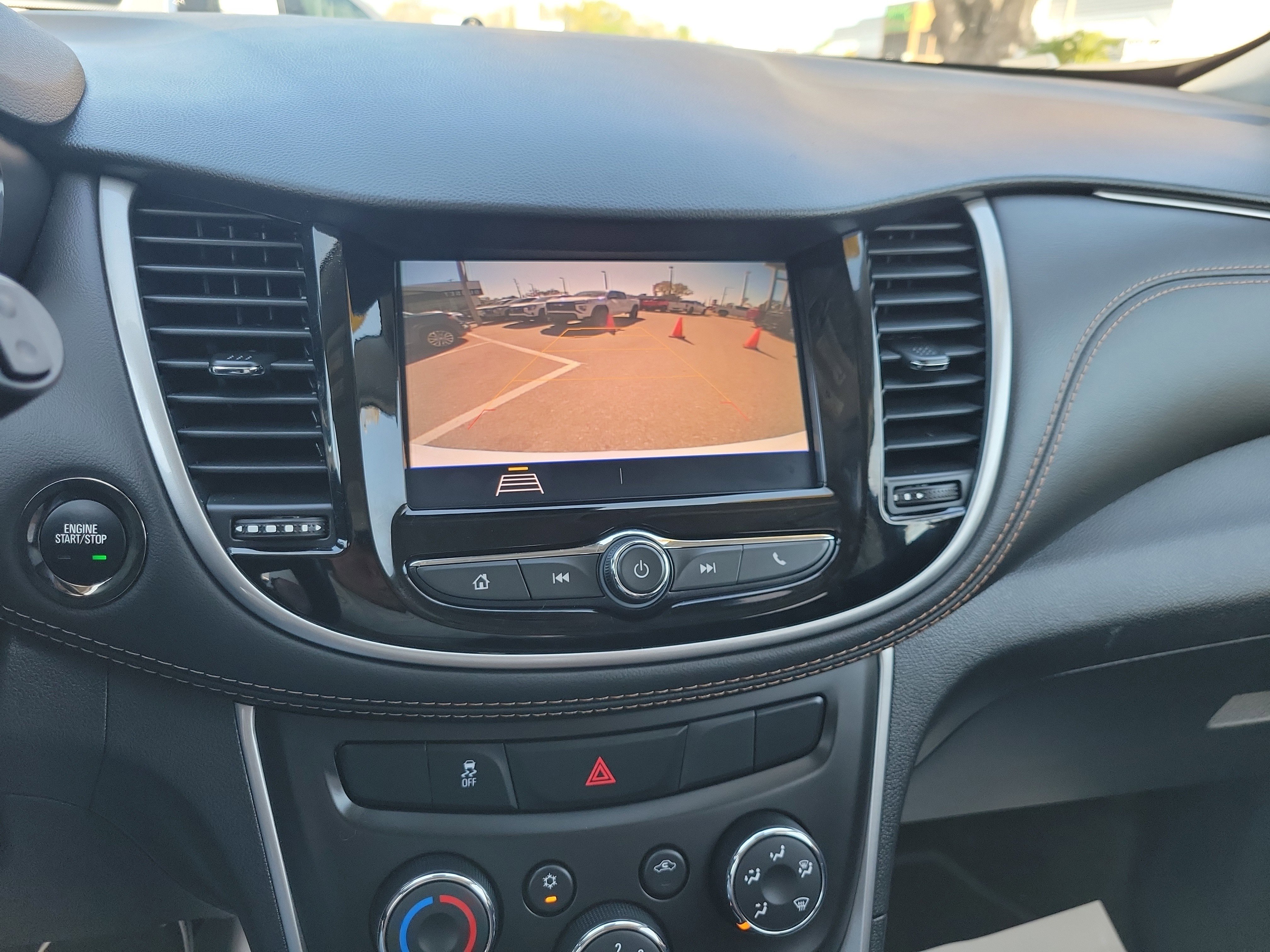 Certified 2022 Chevrolet Trax LT w/ LT Convenience Package image 25