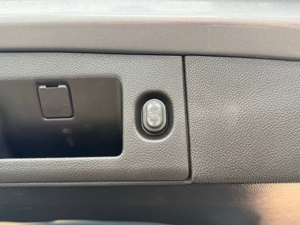 Used 2018 GMC Yukon SLT w/ Premium Edition image 26