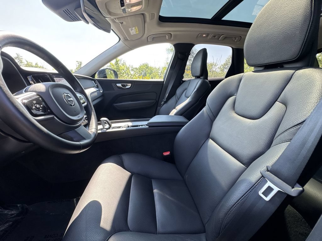 Used 2025 Volvo XC60 B5 Plus AWD/4WD image 13