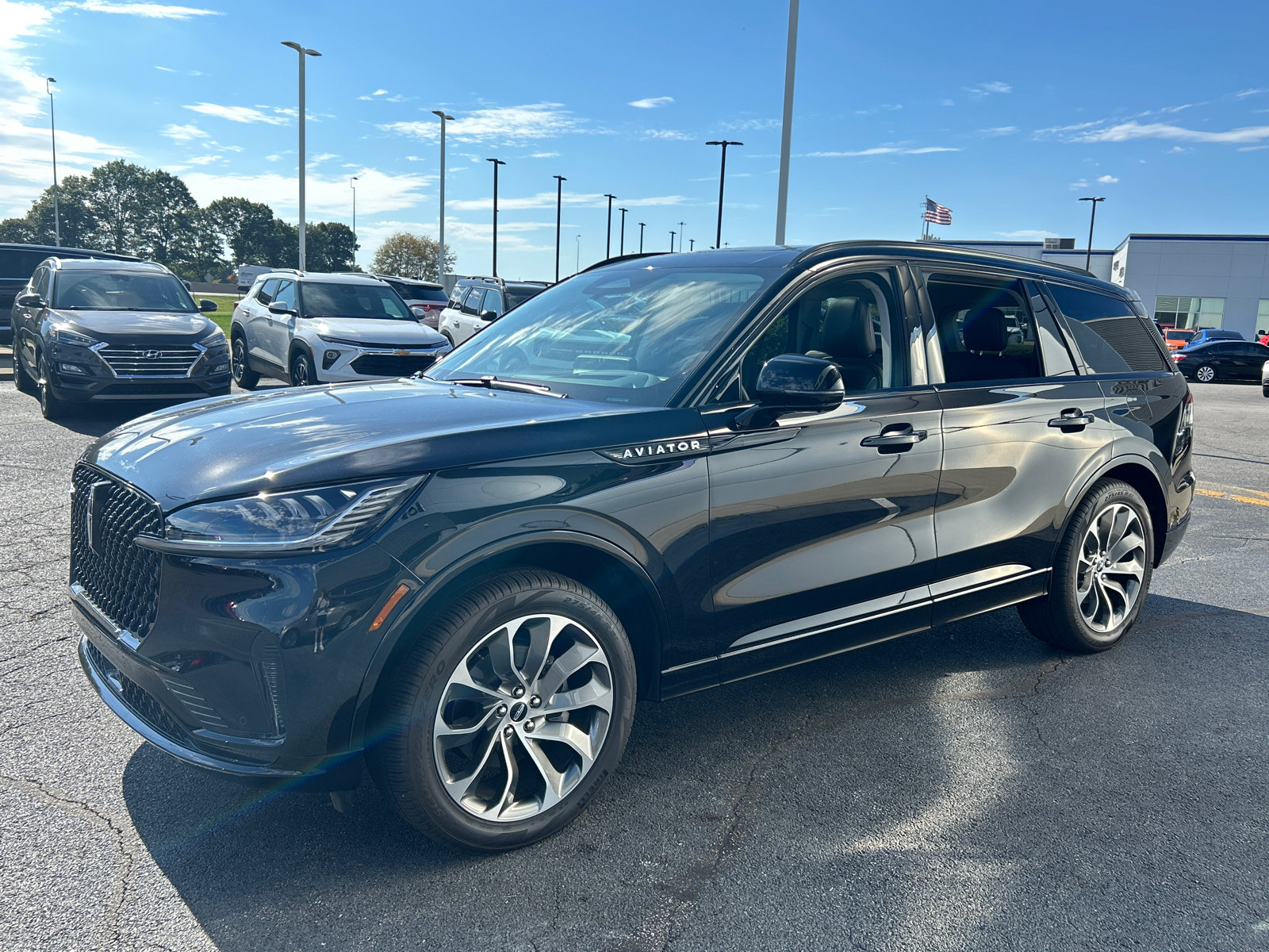 New 2026 Lincoln Aviator AWD image 3