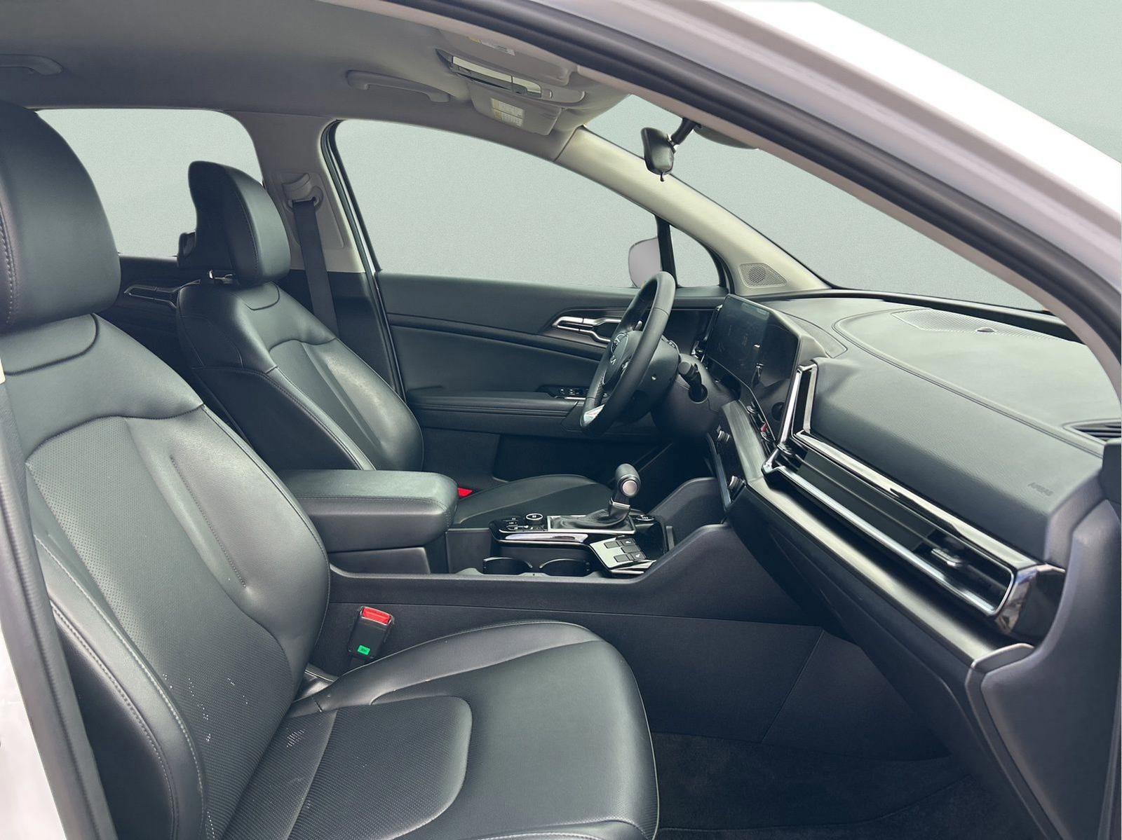 Used 2024 Kia Sportage EX image 12