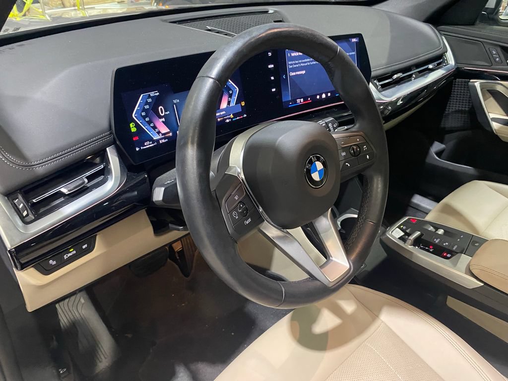 Used 2025 BMW X1 xDrive28i AWD/4WD image 3